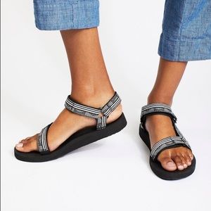 Teva Original Universal Sandal Campo B/W Sz 6